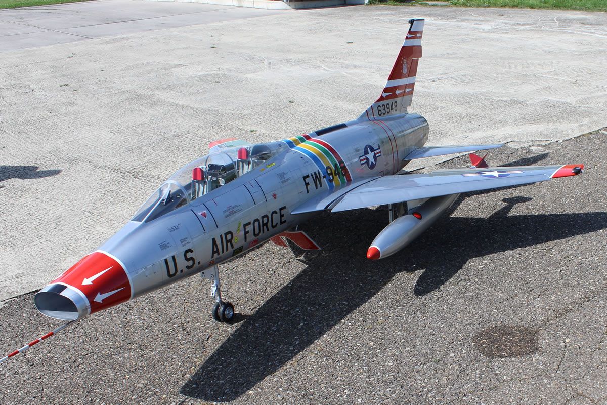 F-100 2,55 m Voll-GFK Bausatz, silber