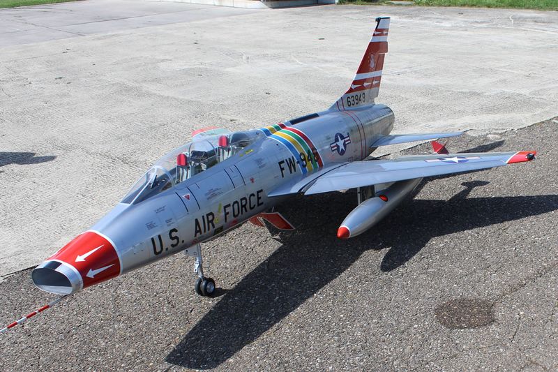 F-100 2,55 m Voll-GFK Bausatz, silber