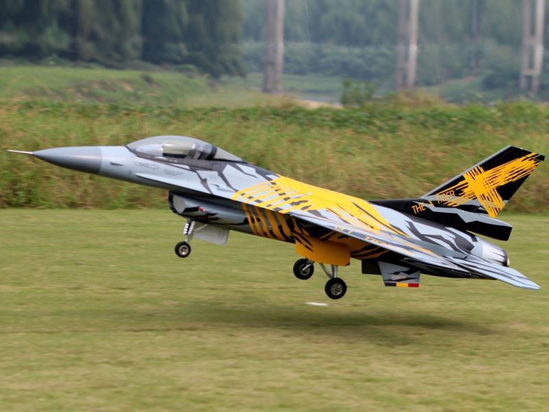 Pilot-RC 2.5m F-16 The X - Tiger - Turbinen Jet 1/6, ARF-Set mit EZFW