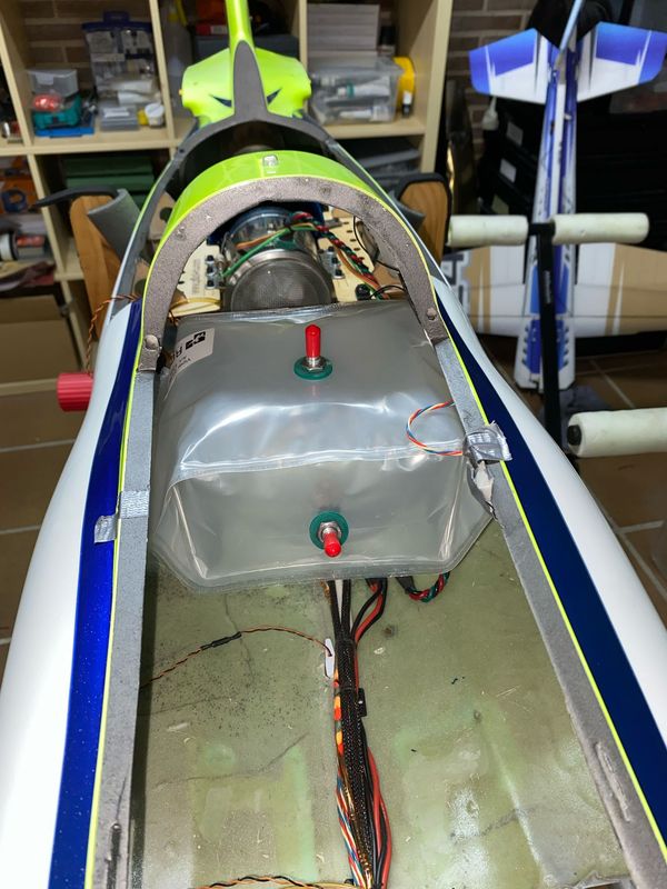 Beuteltank Zylinder zu PilotRC Viper