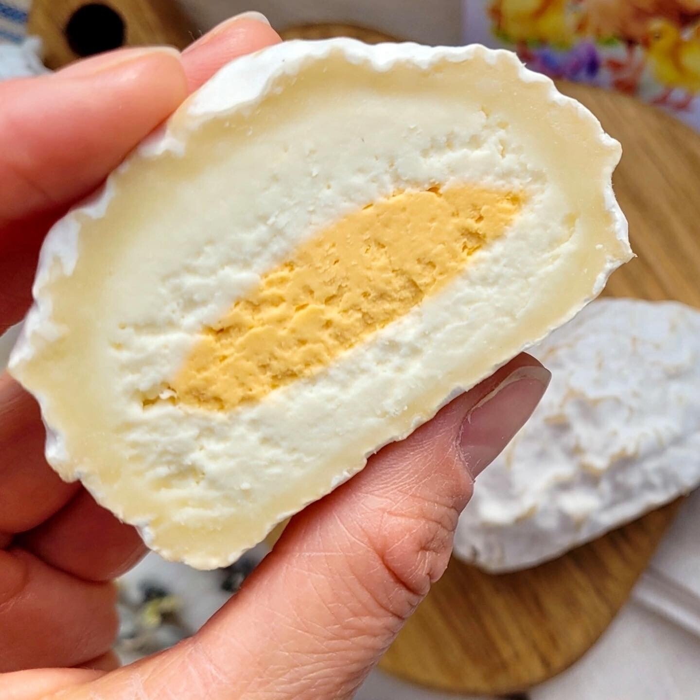 Лимитированная серия Сыр с белой плесенью- "Пасхальное яйцо" из цельного коровьего молока.
