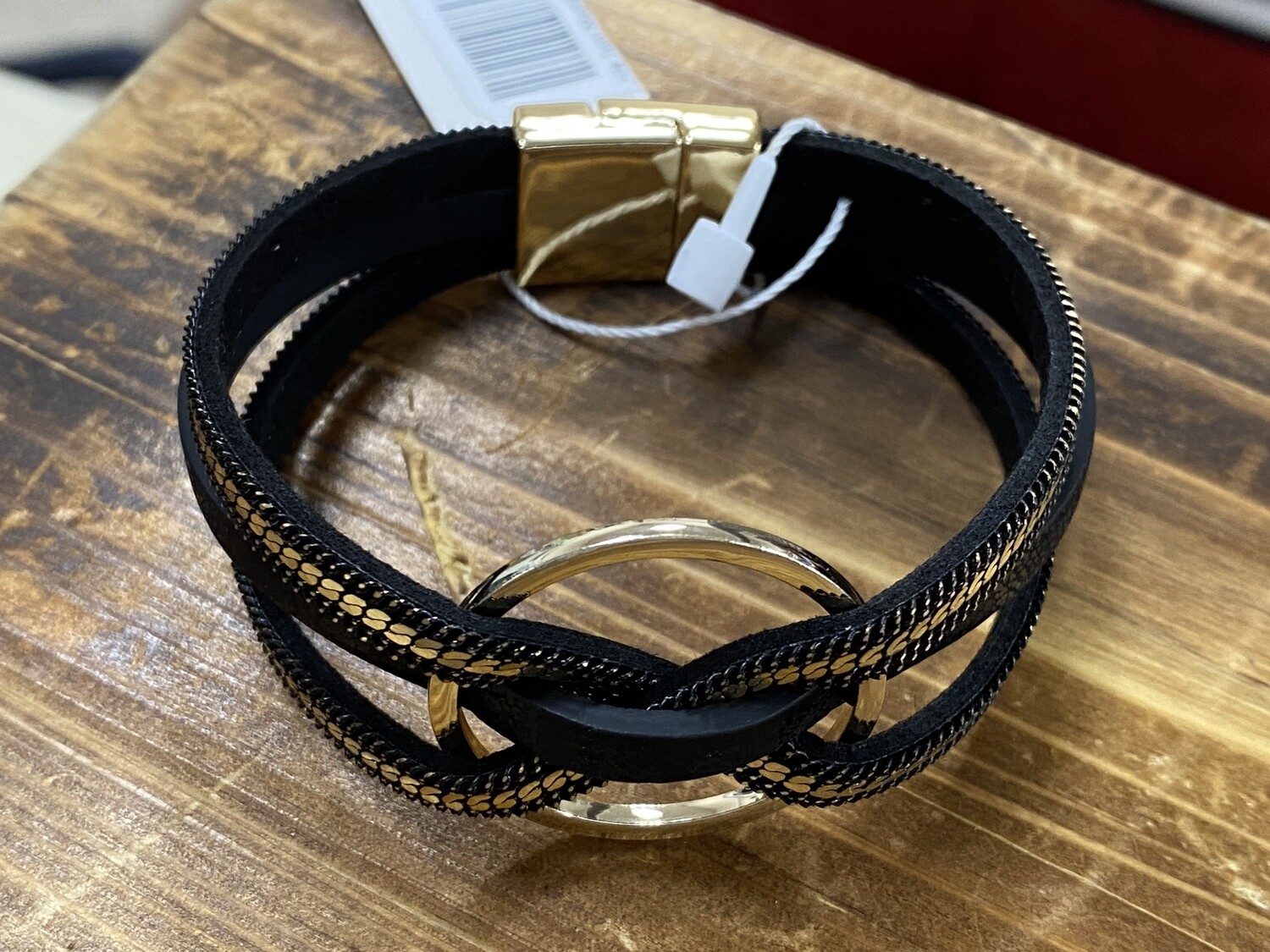 Circle Twist Magnet Bracelet Black Gold