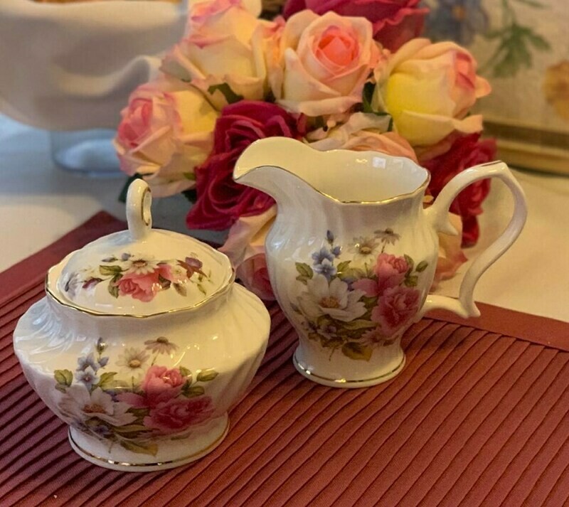 Grace&#39;s Rose Creamer and Sugar