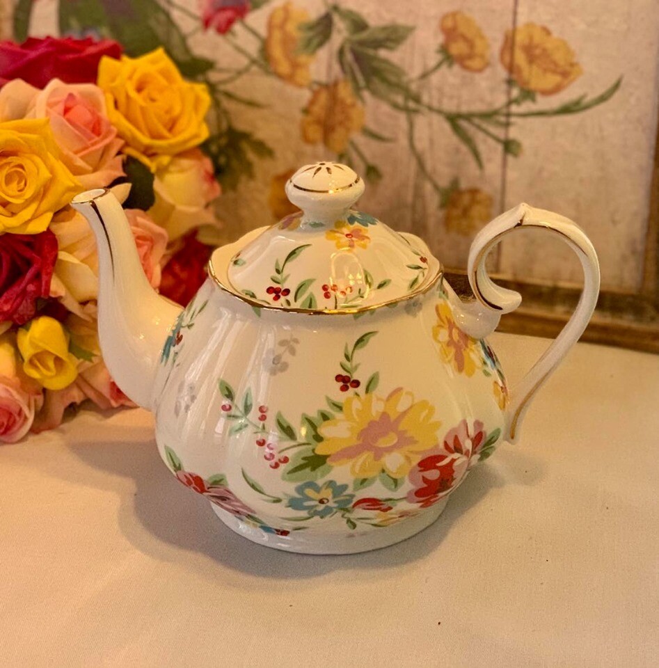 Shabby Rose White Tea Pot
