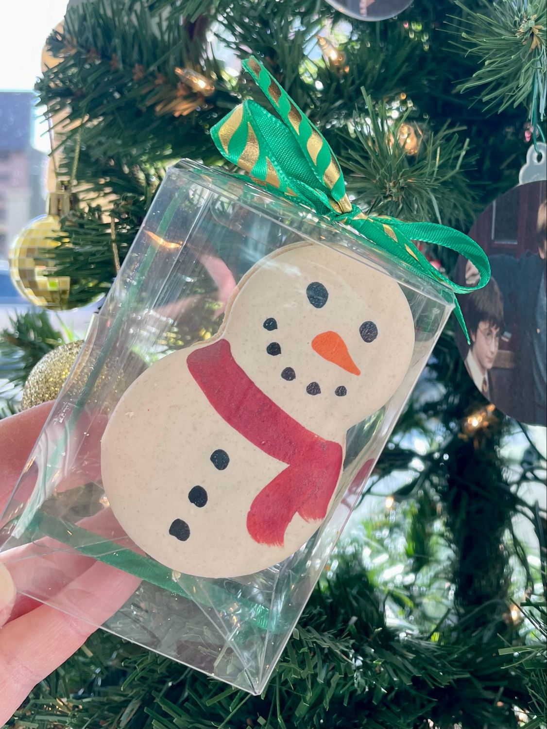 2pk Snowmen Macarons