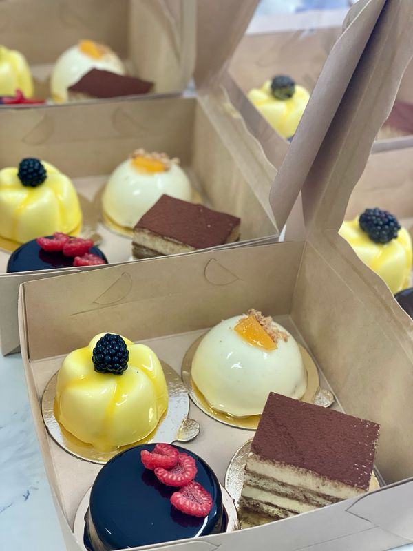 Box of 4 Mousse Cakes