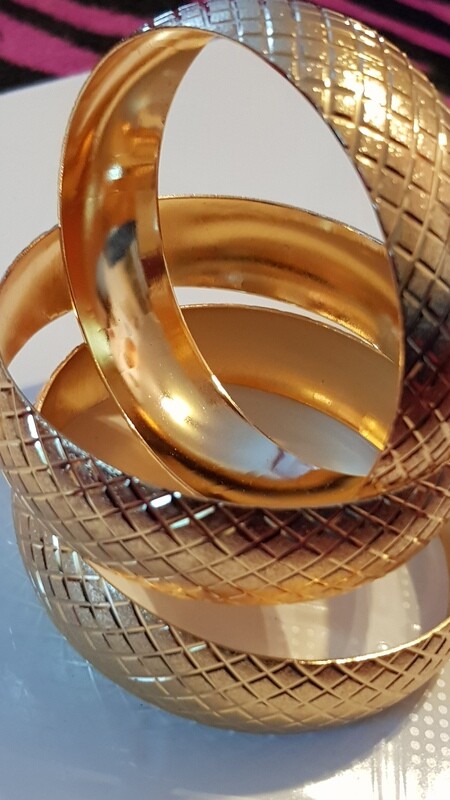 Damen Armreif 18K Vergoldet
3cm B