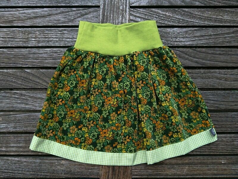 Trachtenrock aus Samt mit Jerseybund Gr. 74/80 Trachtenrock aus Samt mit Jerseybund Gr. 74/80