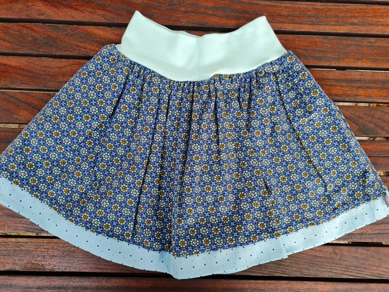 Trachtenrock aus Cord mit Jerseybund 
Gr.   74/80,   110/116