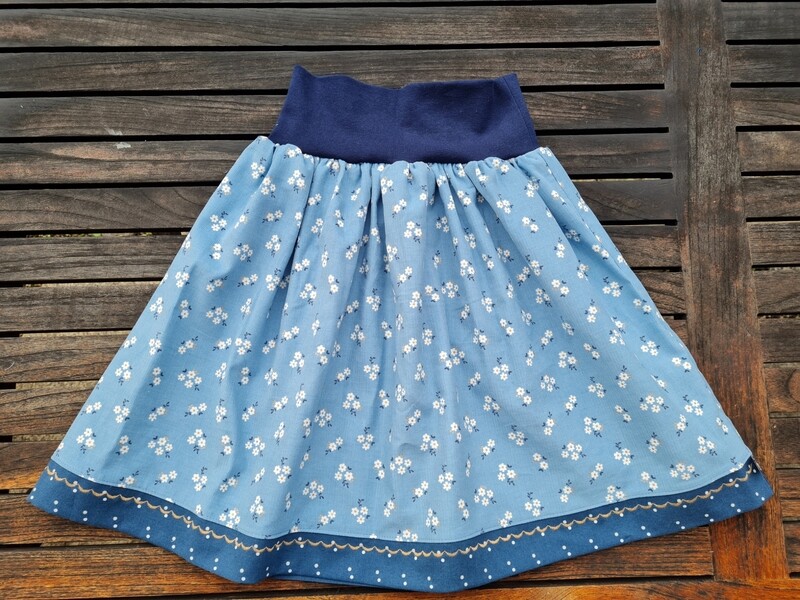 Trachtenrock aus Cord Gr. 122/128  -  134/140