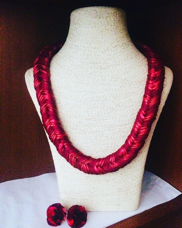SET DE COLLAR Y ARETES