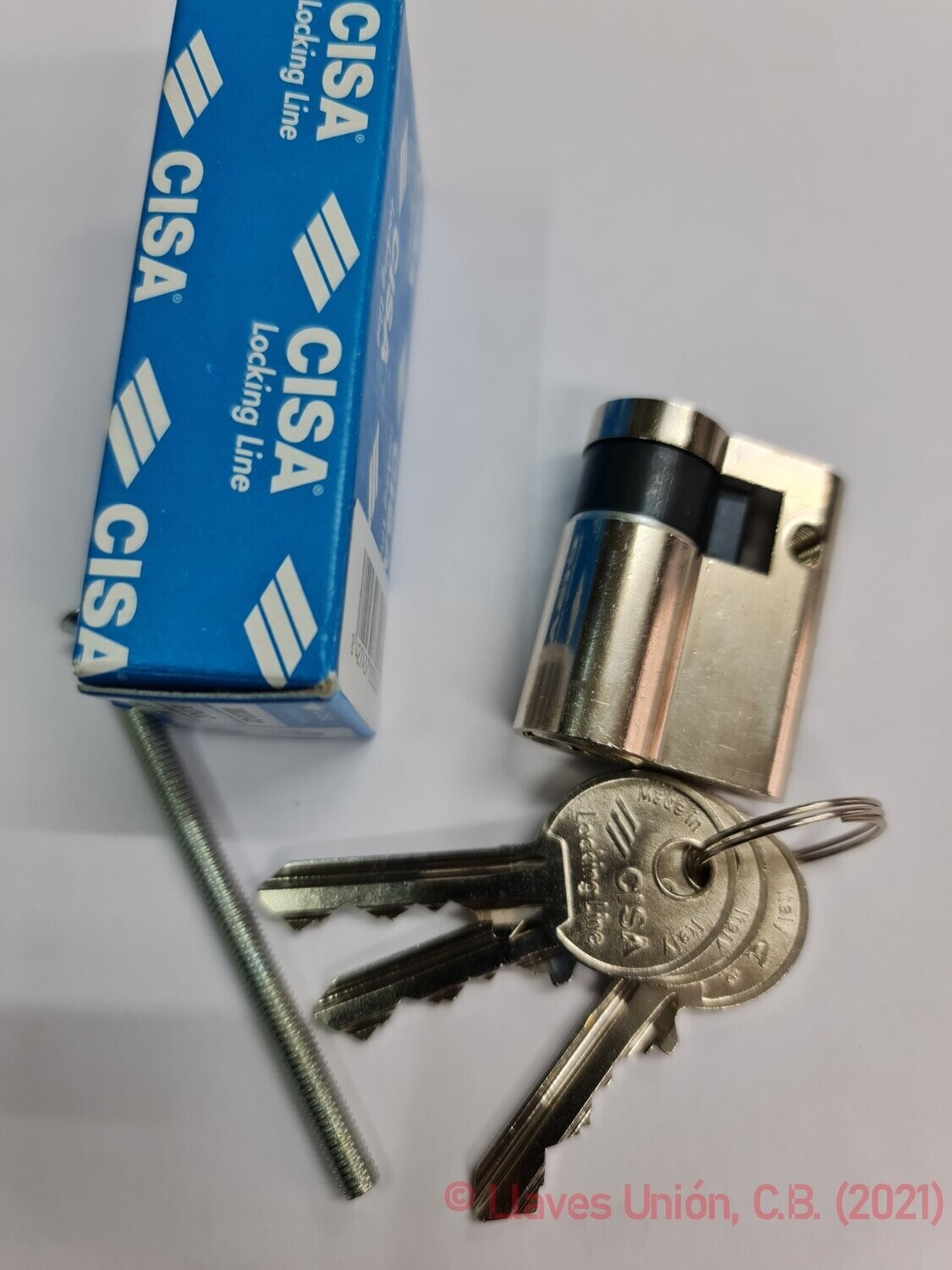 Medio Cilindro CISA LOGO 30x10 mm. Niquelado. Llave Serreta. Leva Corta