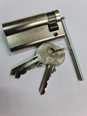 Medio Cilindro CISA LOGO 50x10 mm. Niquelado. Llave Serreta. Leva Larga