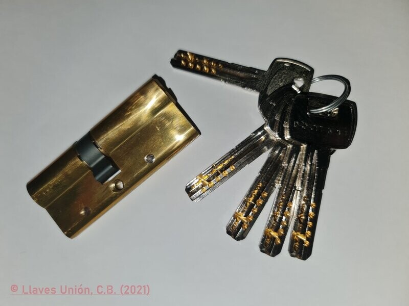 Cilindro Seguridad IXXTRON BS972 30X40 mm. Niquelado. Antipánico. Llaves Iguales