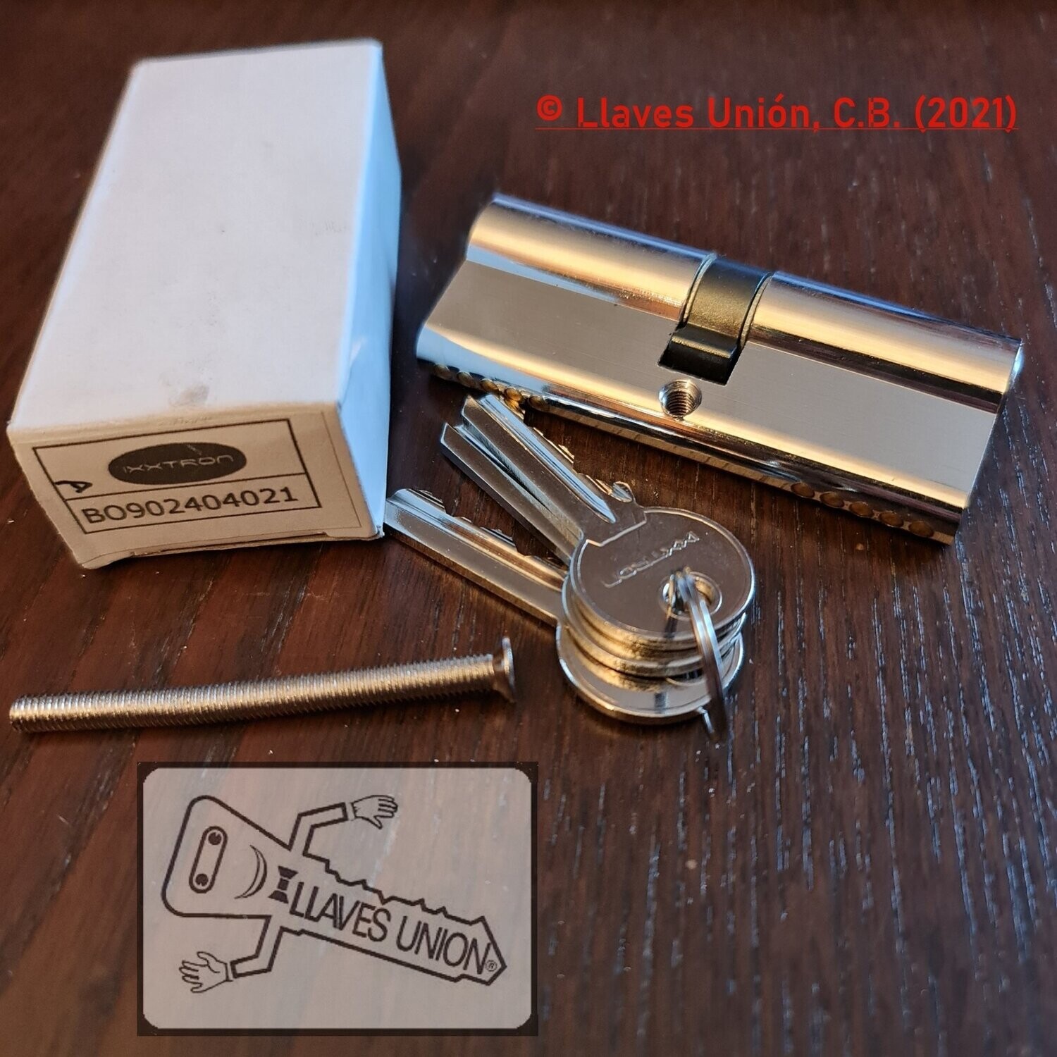 Cilindro IXXTRON BO902  40x40 mm. Niquelado. Llave Serreta. Leva Corta