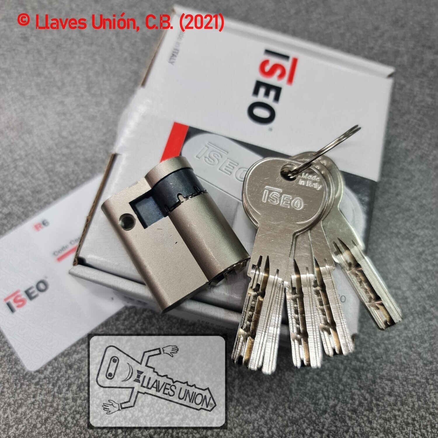Cilindro ISEO R6 30x10 mm. Niquelado. Llave Seguridad. Leva Larga