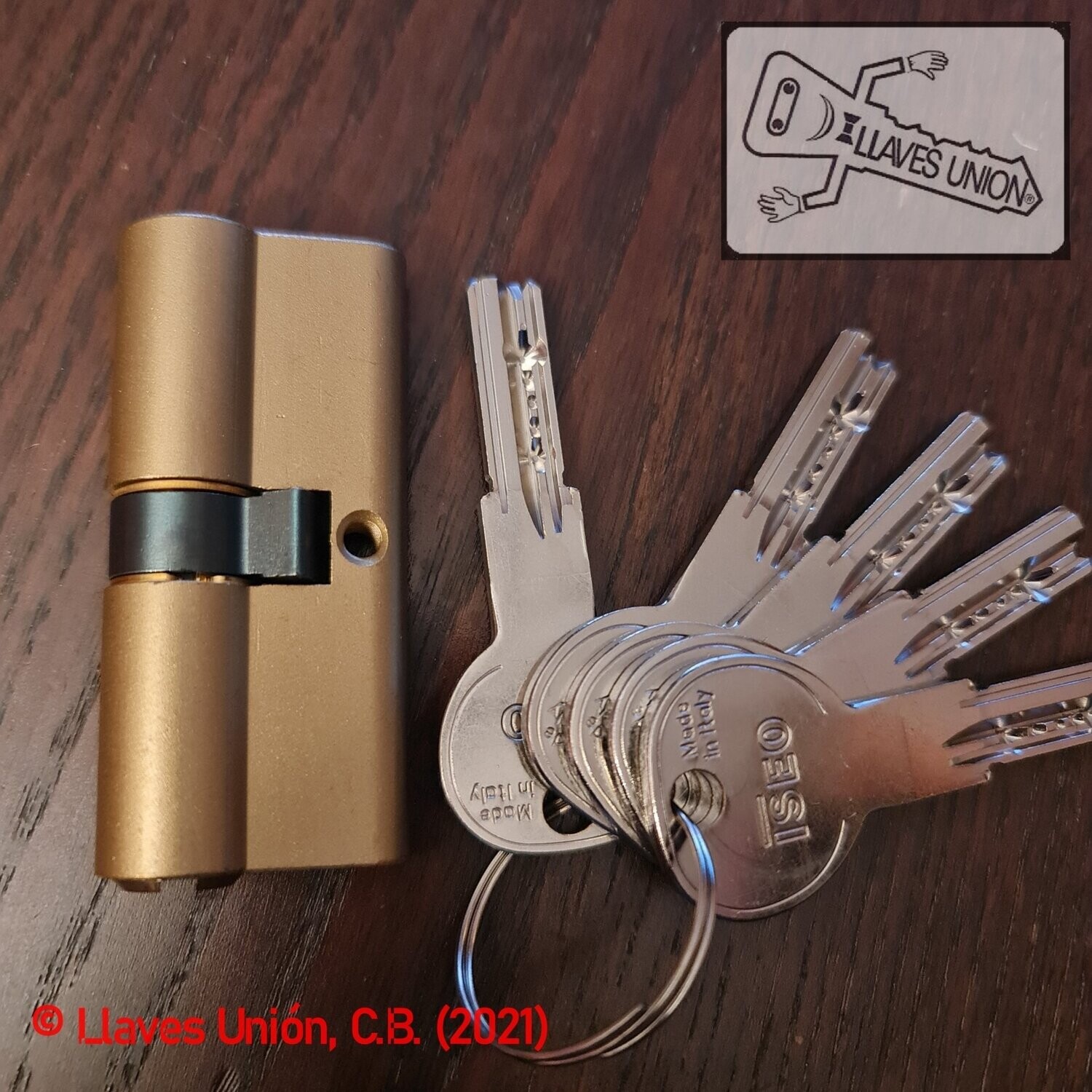 Cilindro ISEO R6 35x35 mm. Latonado. Llave Seguridad. Leva Larga. Llaves Iguales