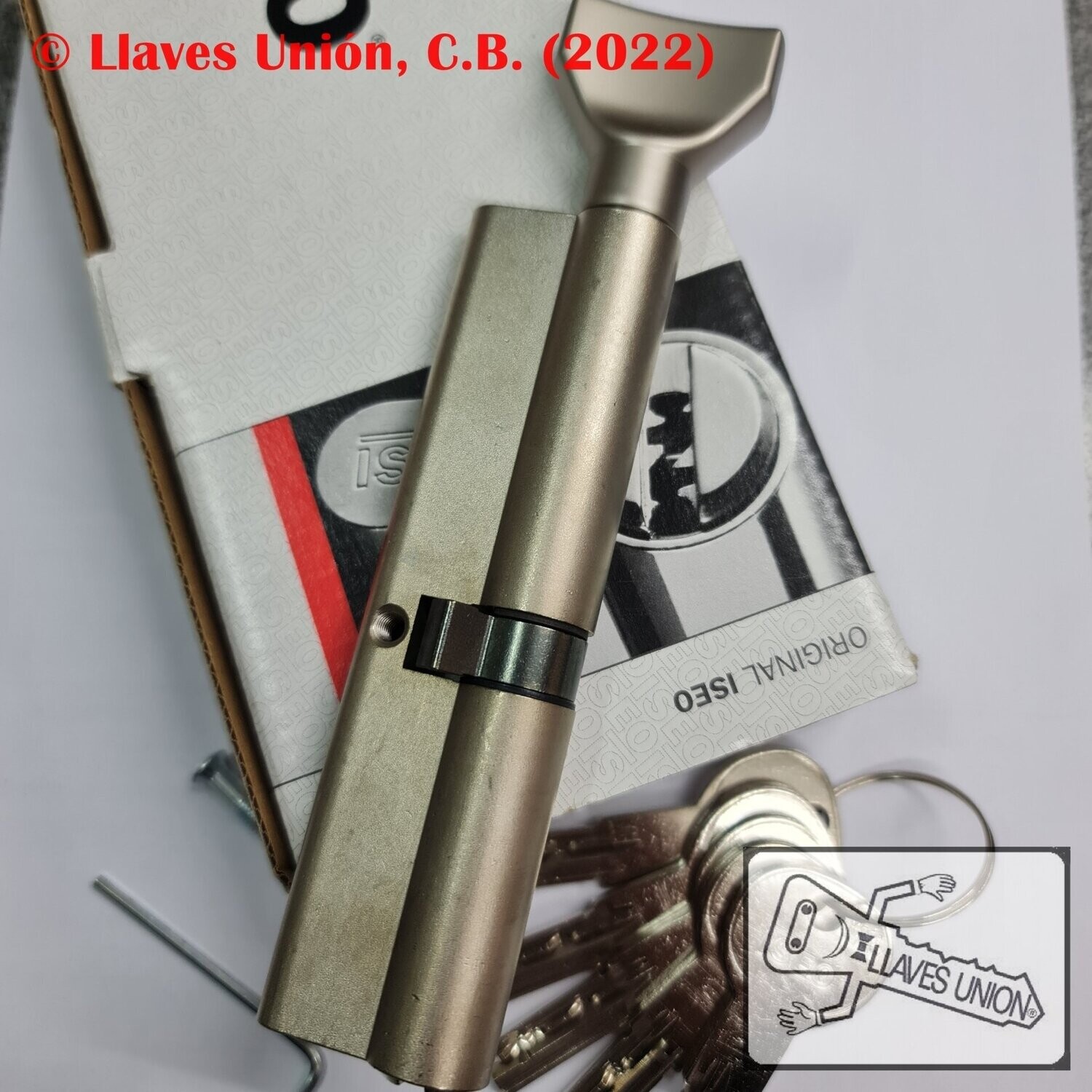 Cilindro ISEO R6 65x55 mm. Niquelado. Llave Seguridad. Pomo 65. Leva Larga