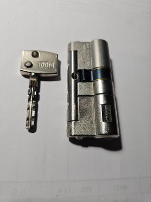 Cilindro DOM DIAMANT 40x30 mm. Niquelado. Llave Incopiable. Leva Larga