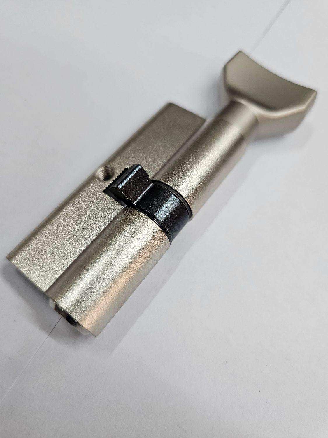 Cilindro ISEO R6 35x35 mm. Niquelado. Llave Seguridad. Pomo 35. Leva Larga