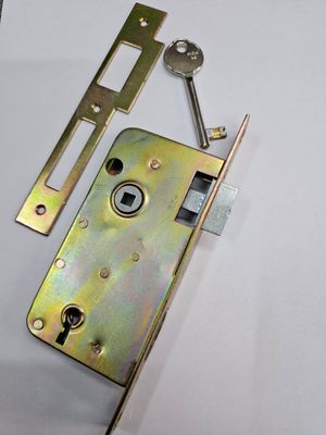 Cerradura  Embutir Madera ILARGI 63R 60 mm.