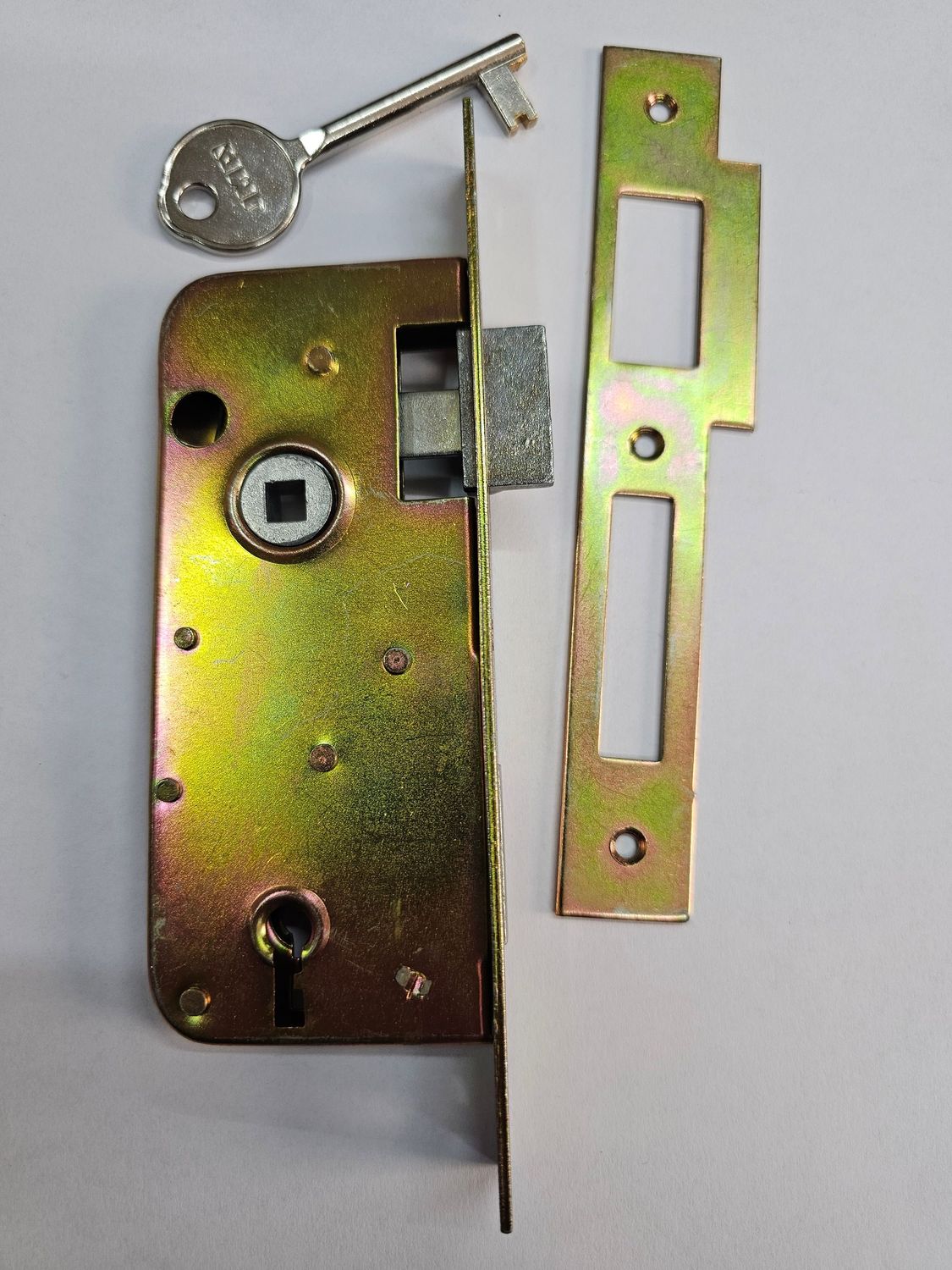 Cerradura  Embutir Madera ILARGI 63R 50 mm.