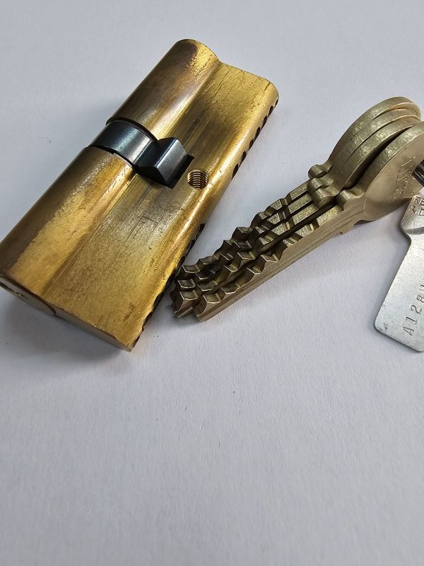 Cilindro MEDECO (LINCE) 2110 (4 Llaves) 36X36 mm. Latonado Leva Larga