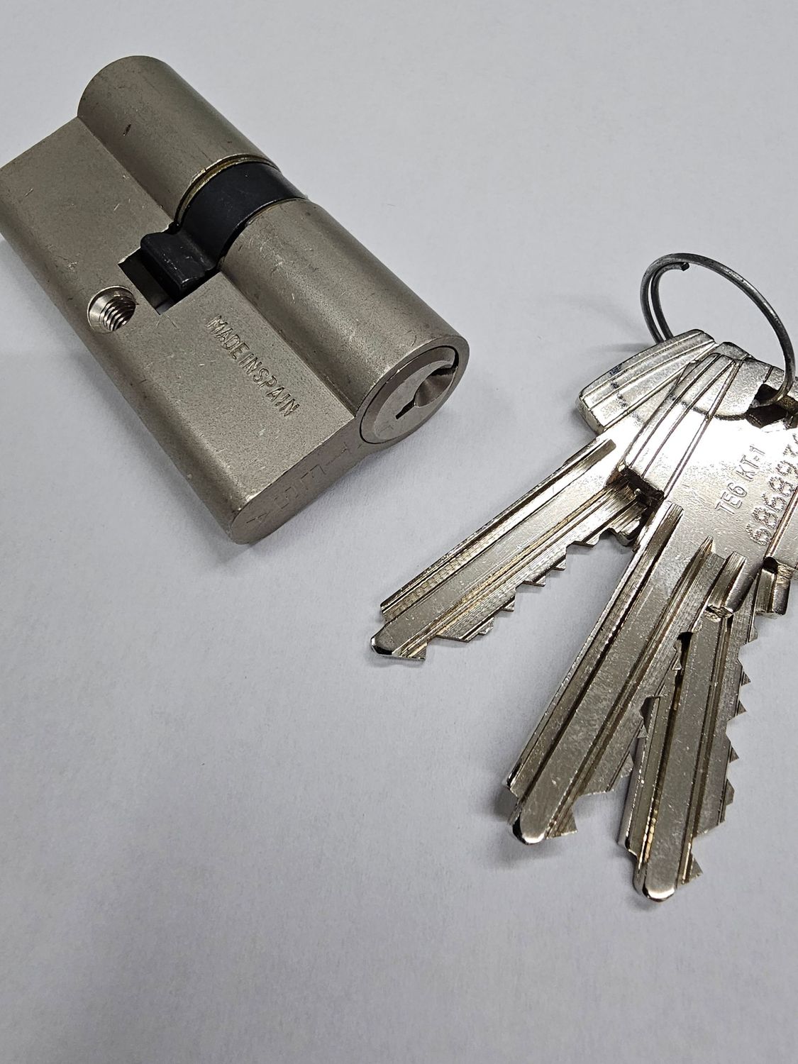 Cilindro TESA TE6 30x30 mm. Niquelado. Leva Corta