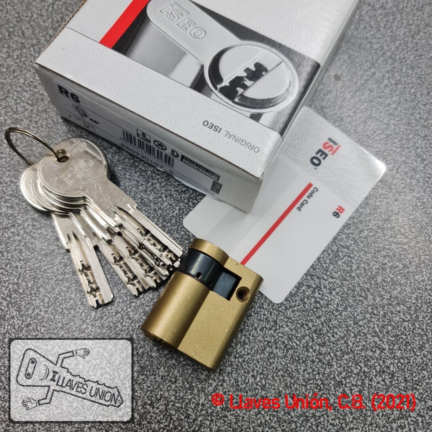 Cilindro ISEO R6 30x10 mm. Latonado. Llave Seguridad. Leva Larga Cilindro ISEO R6 30x10 mm. Latonado. Llave Seguridad. Leva Larga