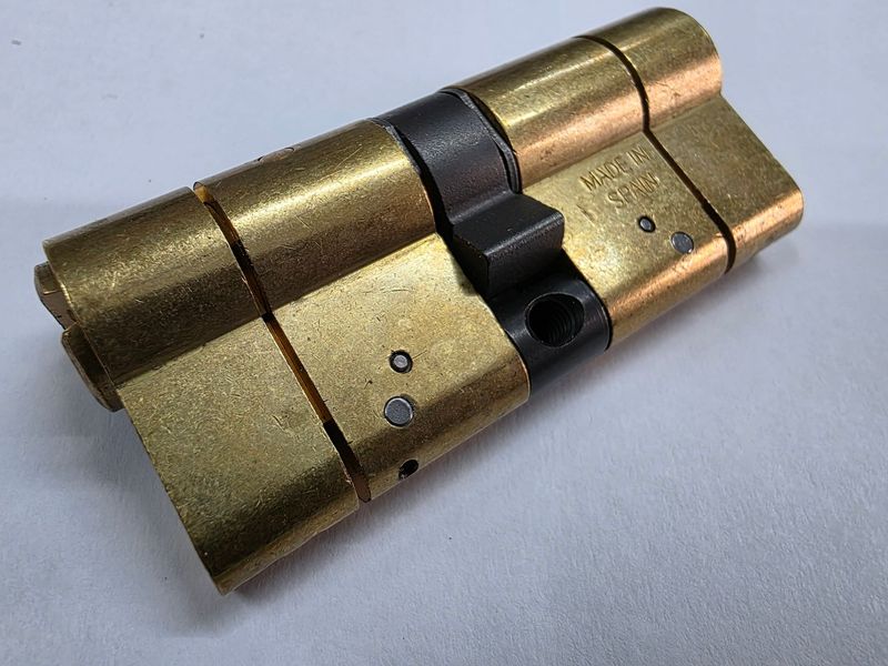 Cilindro TESA T70 35x35 mm. Latonado. Leva Larga