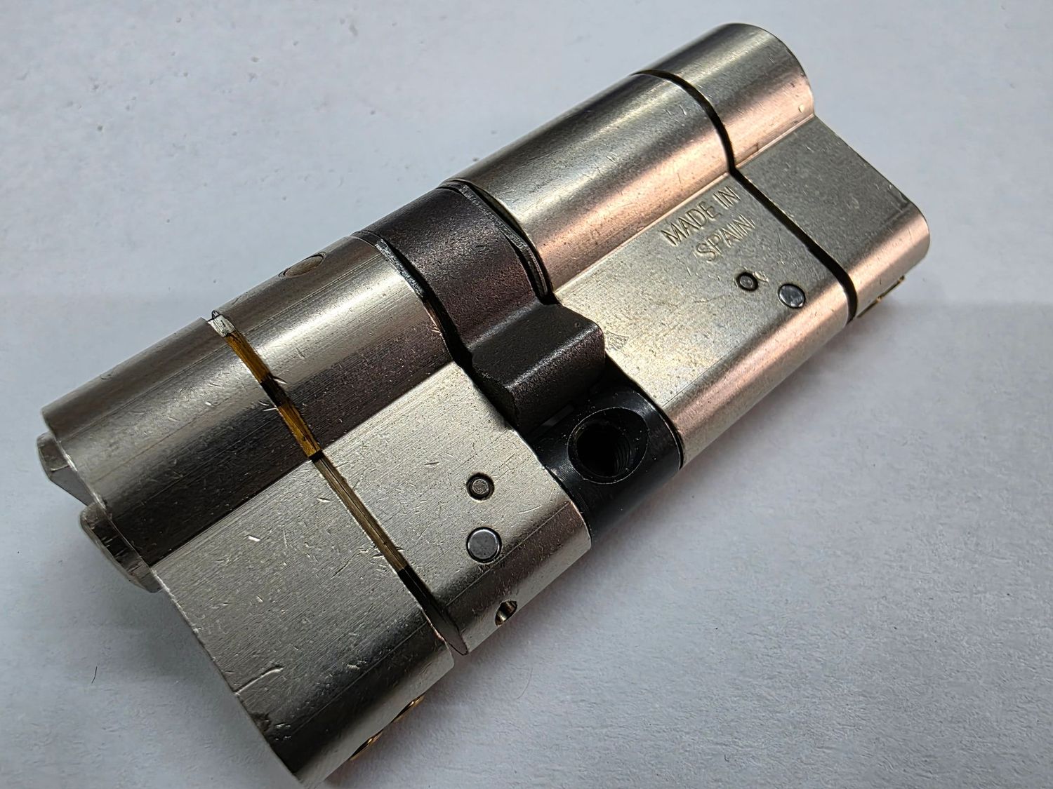 Cilindro TESA T70 30x40 mm. Niquelado. Leva Larga Cilindro TESA T70 30x40 mm. Niquelado. Leva Larga