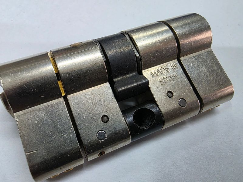 Cilindro TESA T70 30x30 mm. Niquelado. Leva Corta
