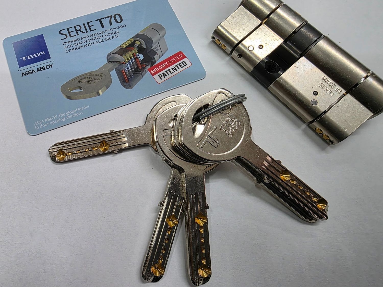 Cilindro TESA T70 30x40 mm. Niquelado. Leva Corta Cilindro TESA T70 30x40 mm. Niquelado. Leva Corta