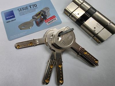 Cilindro TESA T70 30x40 mm. Niquelado. Leva Corta Cilindro TESA T70 30x40 mm. Niquelado. Leva Corta