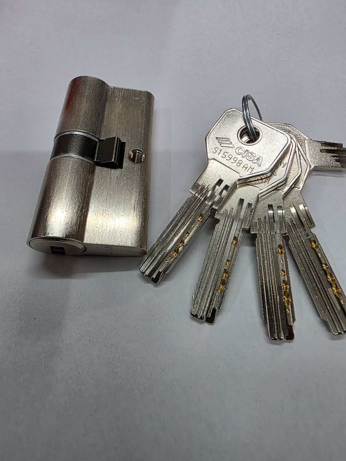 Cilindro Europerfil CISA ASIX de Seguridad 30x30 mm. Niquelado. Leva Larga. Llaves Iguales Cilindro Europerfil CISA ASIX de Seguridad 30x30 mm. Niquelado. Leva Larga. Llaves Iguales