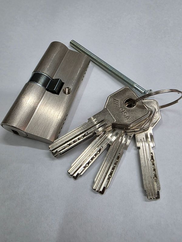Cilindro Europerfil CISA ASIX de Seguridad 35x35 mm. Niquelado. Leva Larga