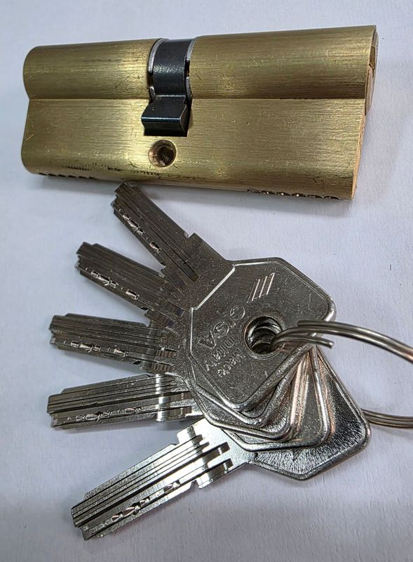 Cilindro Europerfil CISA ASIX de Seguridad 40x40 mm. Latonado. Leva Larga