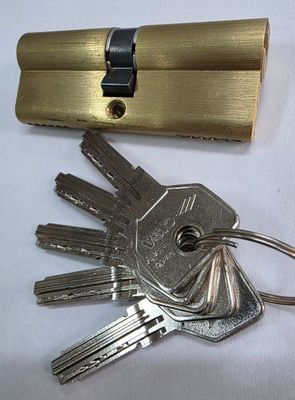 Cilindro Europerfil CISA ASIX de Seguridad 40x40 mm. Latonado. Leva Larga