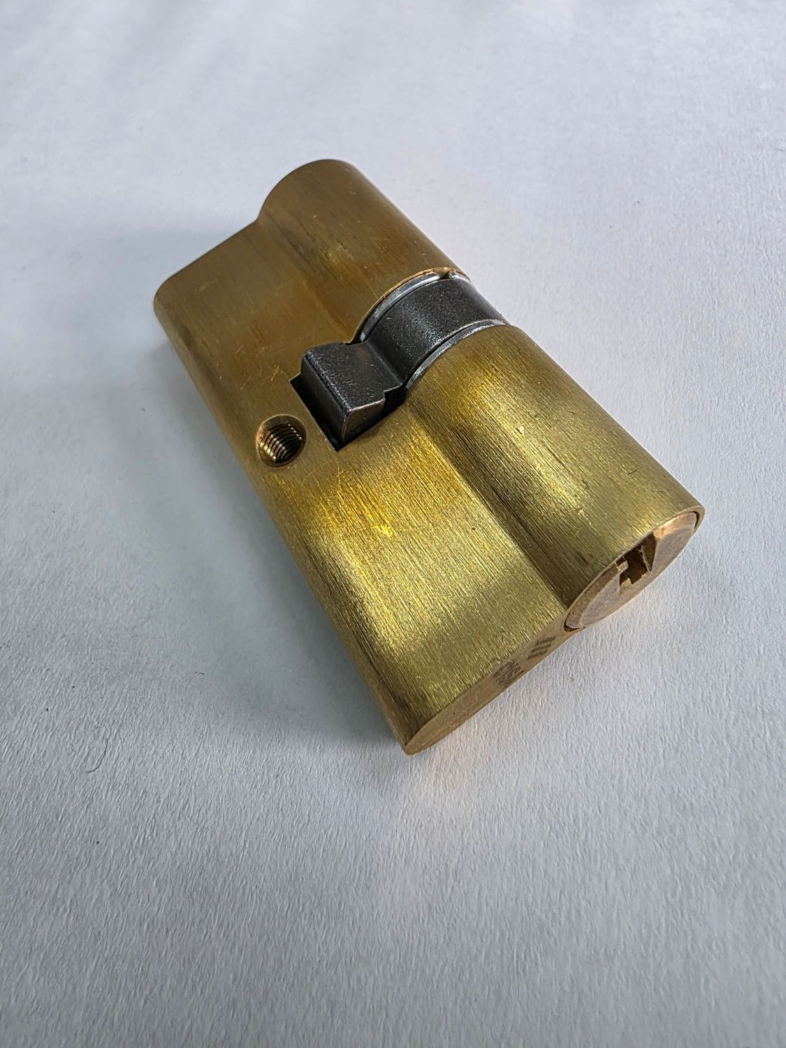 Cilindro Europerfil CISA ASIX de Seguridad 30x30 mm. Latonado. Leva Larga. Llaves Iguales Cilindro Europerfil CISA ASIX de Seguridad 30x30 mm. Latonado. Leva Larga. Llaves Iguales