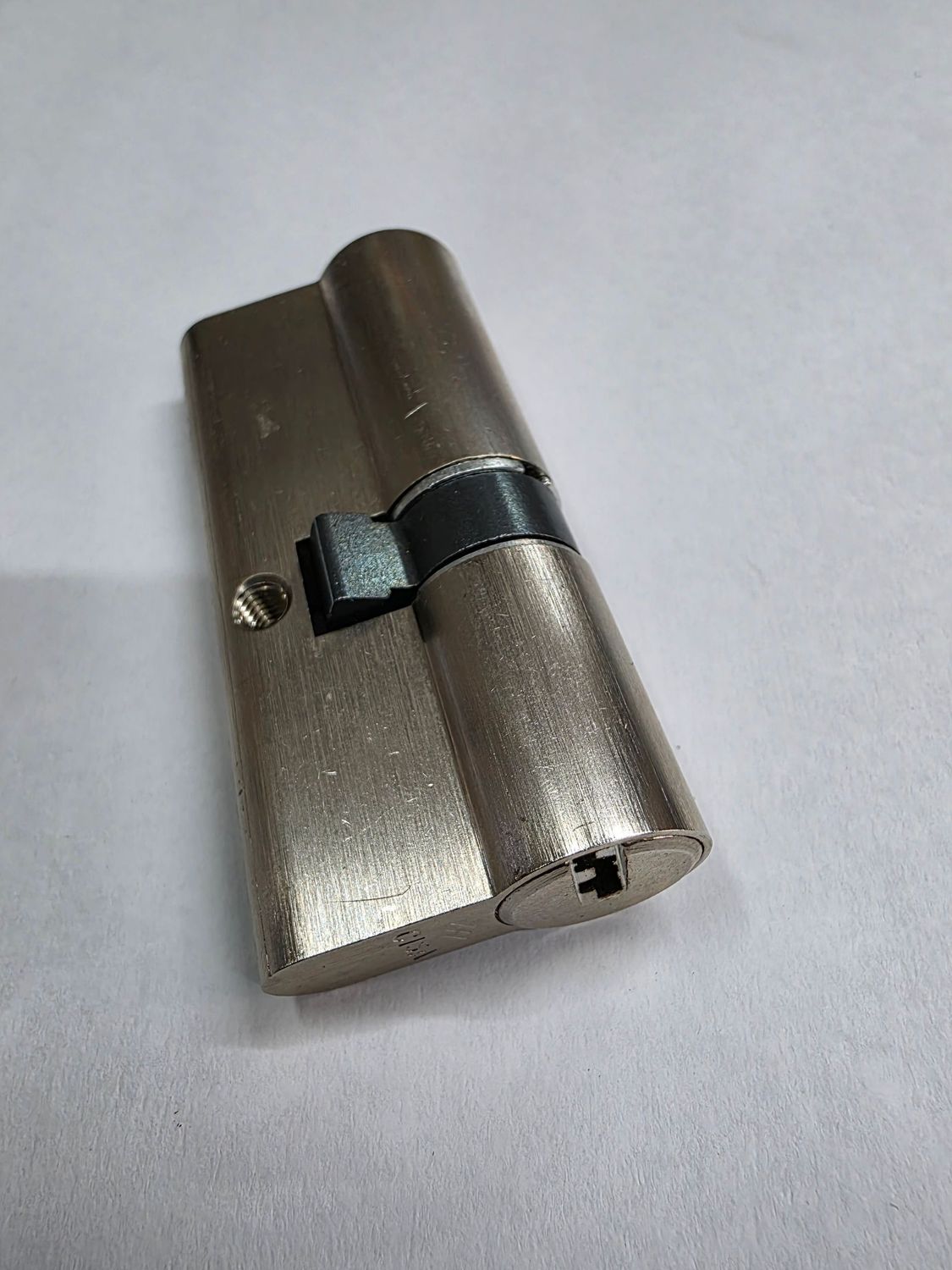 Cilindro Europerfil CISA ASIX de Seguridad 30x40 mm. Niquelado. Leva Larga. Llaves Iguales Cilindro Europerfil CISA ASIX de Seguridad 30x40 mm. Niquelado. Leva Larga. Llaves Iguales