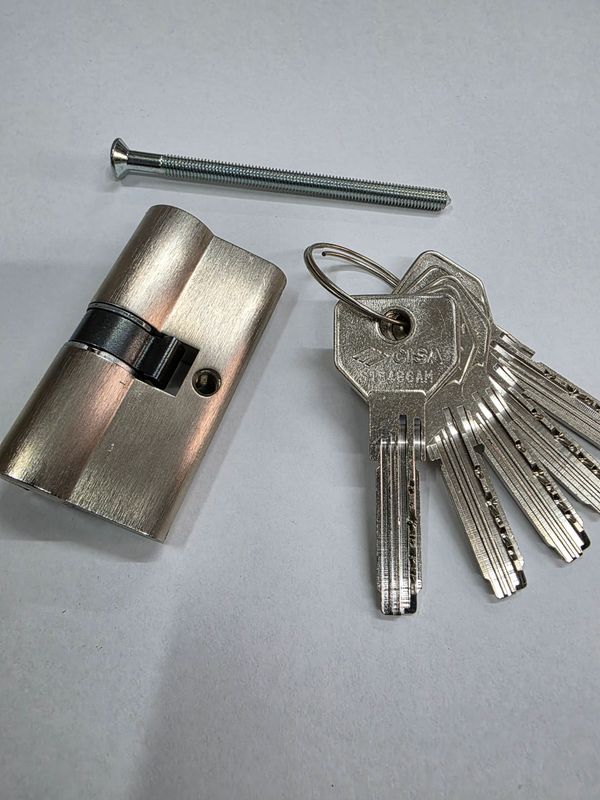 Cilindro Europerfil CISA ASIX de Seguridad 30x30 mm. Niquelado. Leva Corta