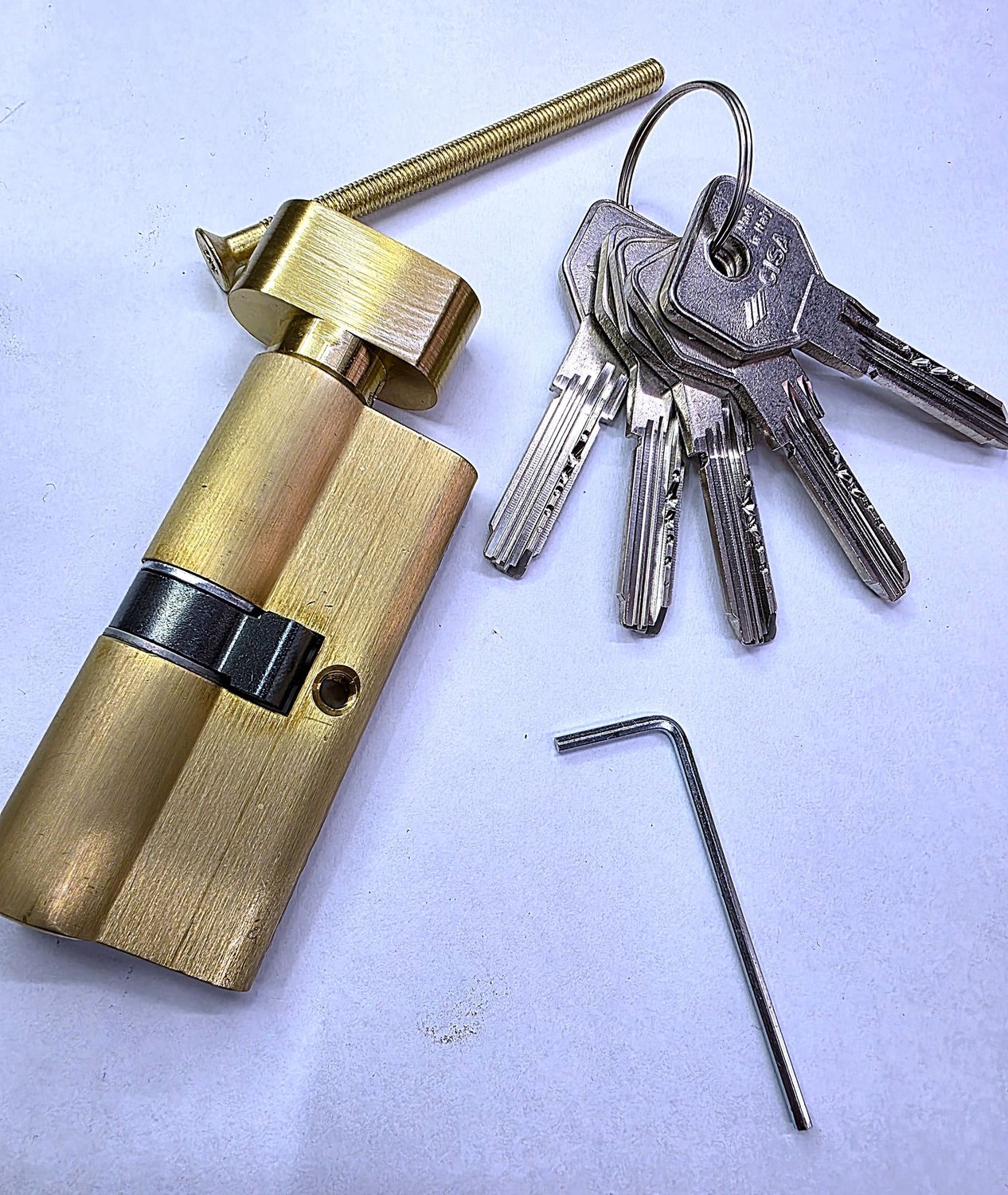Cilindro Europerfil CISA ASIX de Seguridad 35x35 mm. Latonado. Botón a 35mm. Leva Larga Cilindro Europerfil CISA ASIX de Seguridad 35x35 mm. Latonado. Botón a 35mm. Leva Larga