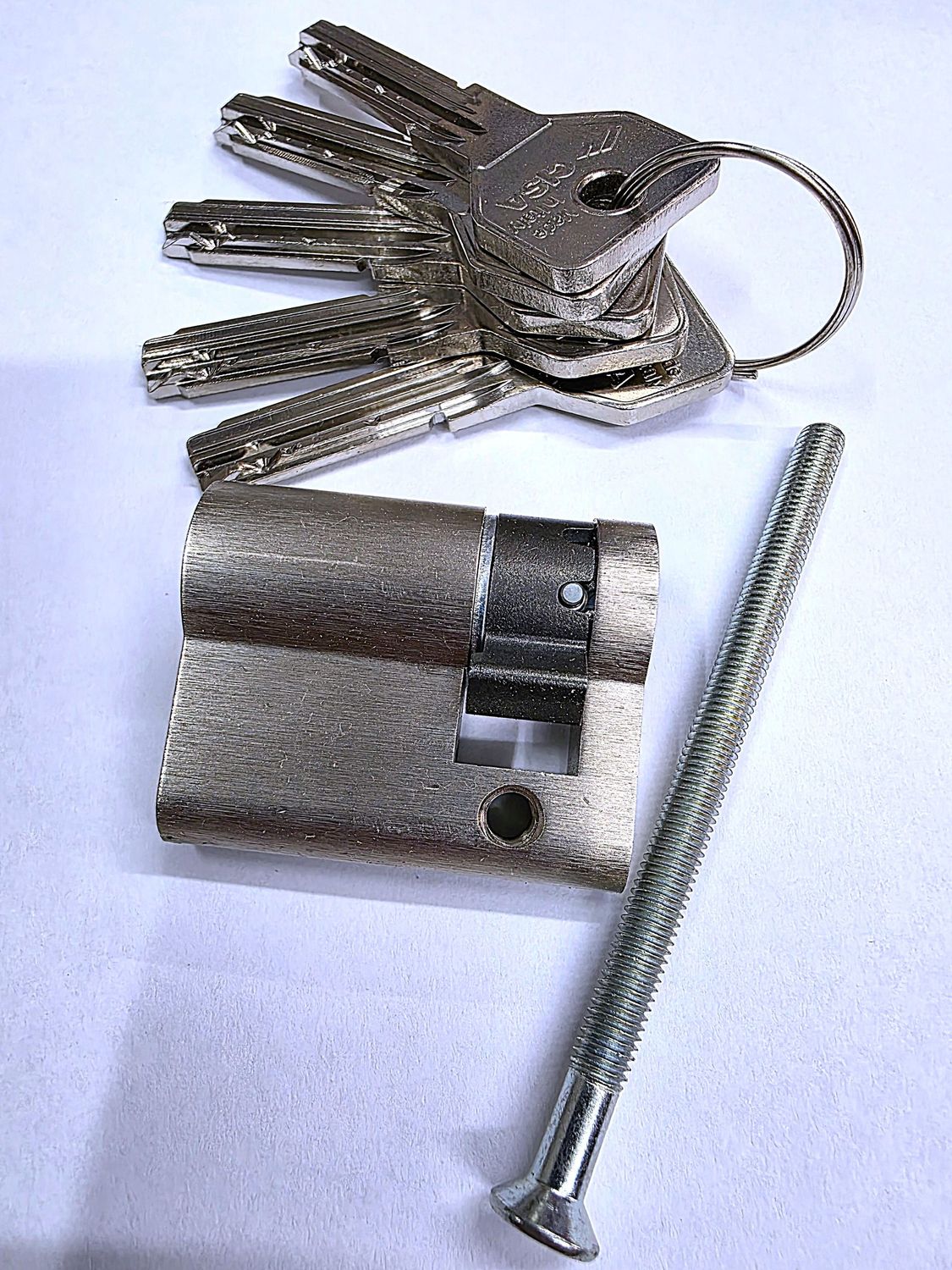 Cilindro Europerfil CISA ASIX de Seguridad 30x10 mm. Niquelado. Leva Corta Cilindro Europerfil CISA ASIX de Seguridad 30x10 mm. Niquelado. Leva Corta