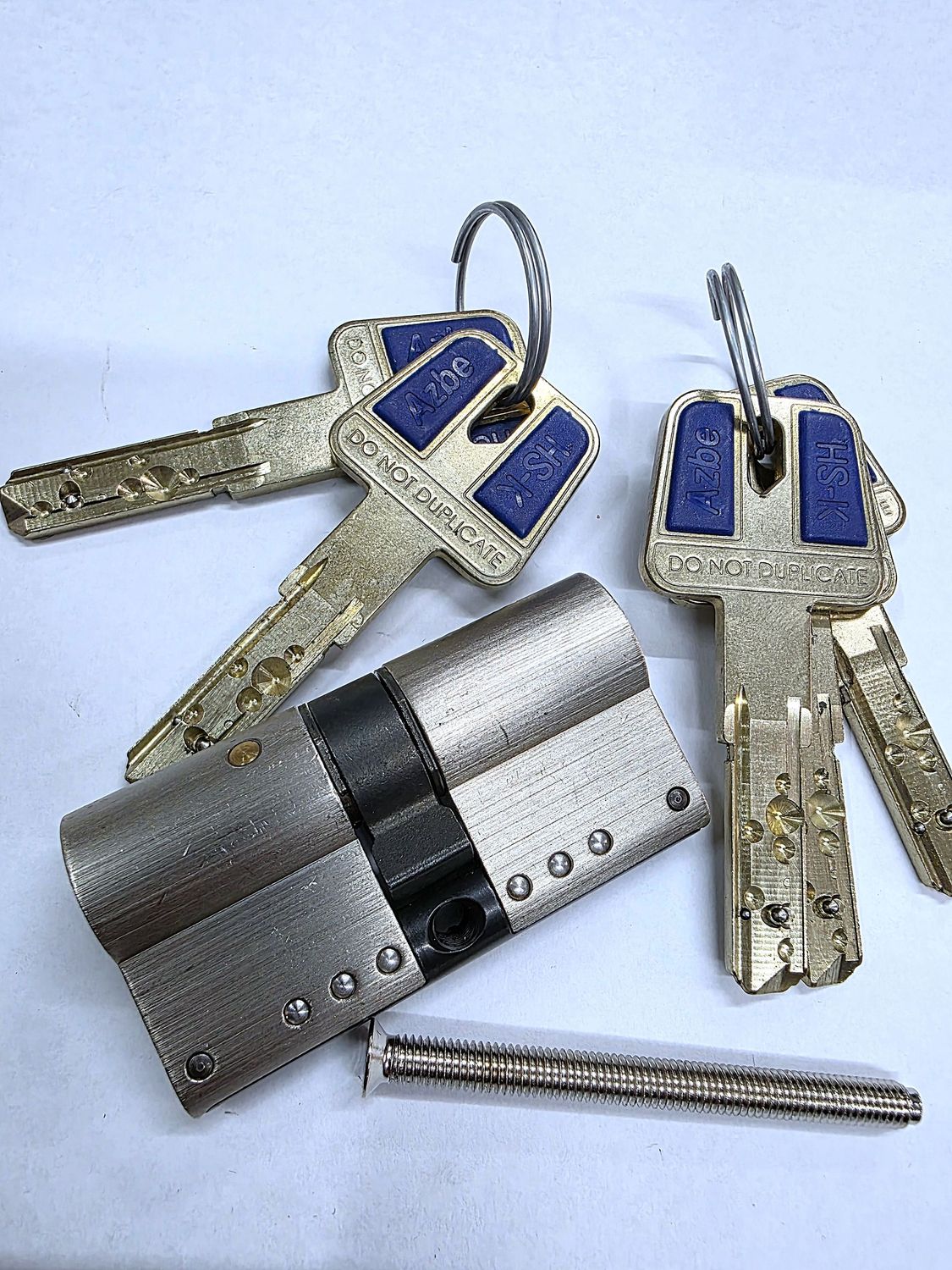 Cilindro YALE-AZBE HSK MODULAR 30x30 mm. Niquelado. Llave Incopiable. Leva Larga Cilindro YALE-AZBE HSK MODULAR 30x30 mm. Niquelado. Llave Incopiable. Leva Larga