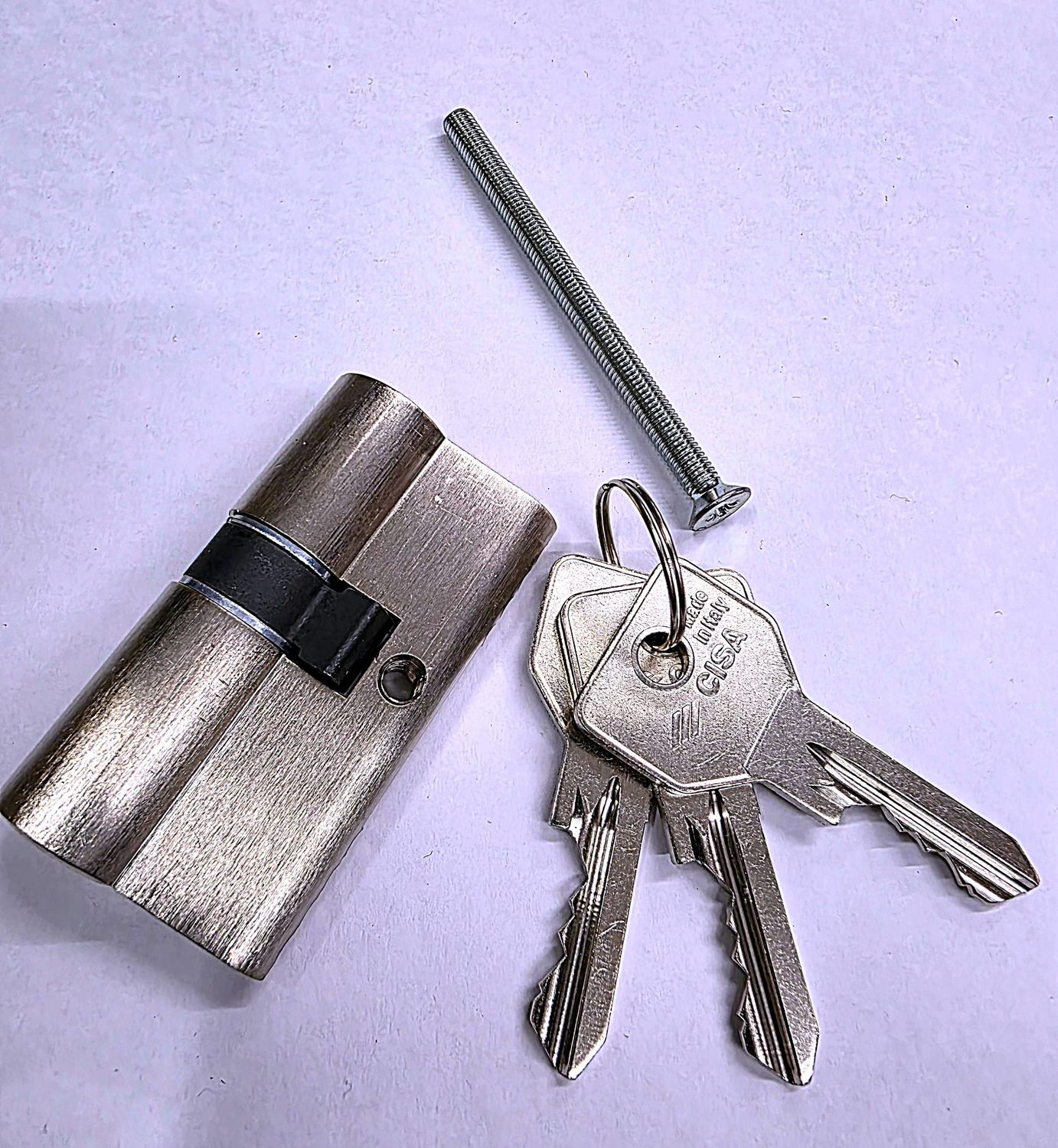 Cilindro CISA C2000 27x33 mm. Niquelado. Llave Serreta. Leva Larga Cilindro CISA C2000 27x33 mm. Niquelado. Llave Serreta. Leva Larga