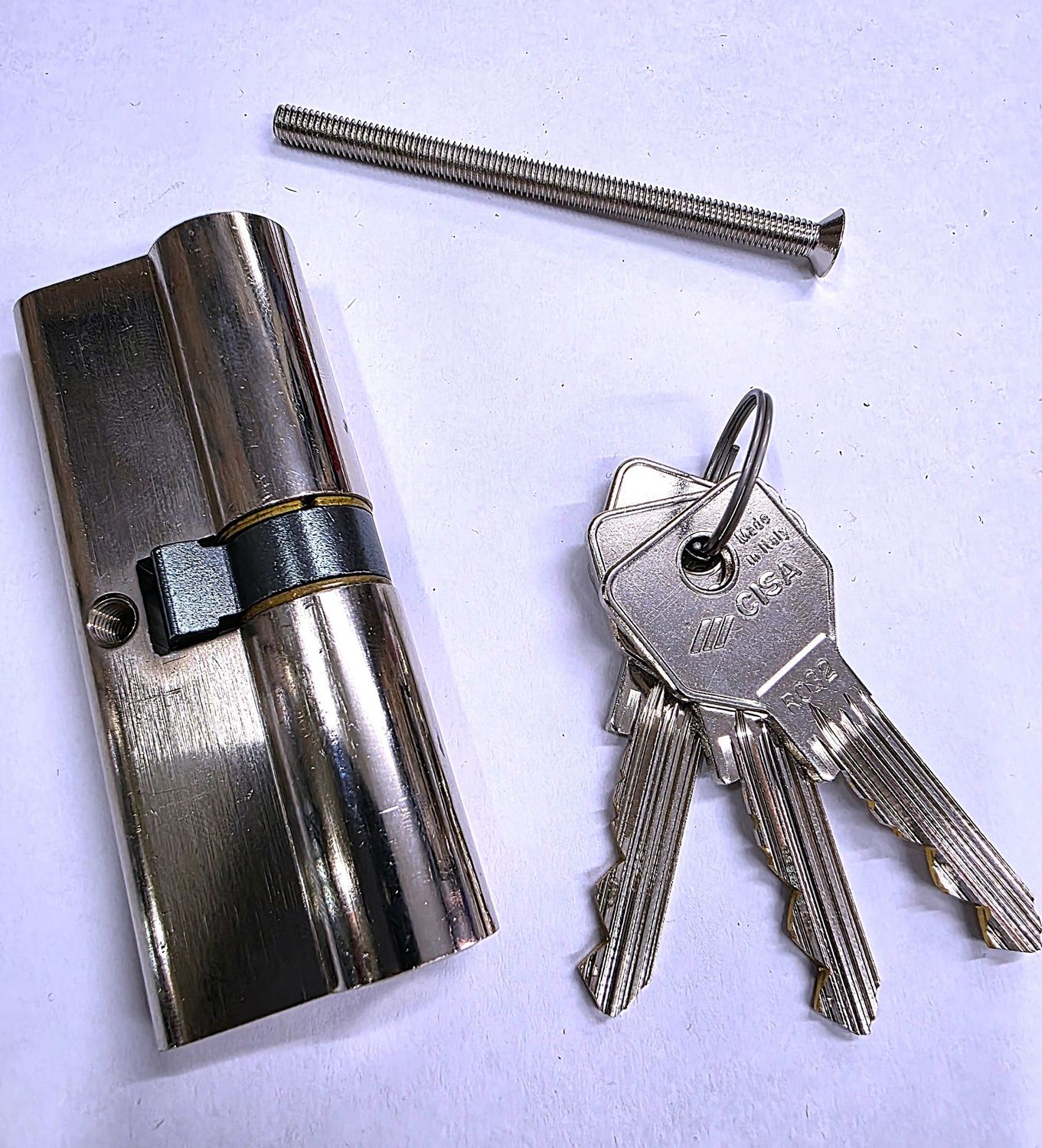 Cilindro CISA C2000 40x40 mm. Niquelado. Llave Serreta Perfil R032. Leva Larga Cilindro CISA C2000 40x40 mm. Niquelado. Llave Serreta Perfil R032. Leva Larga