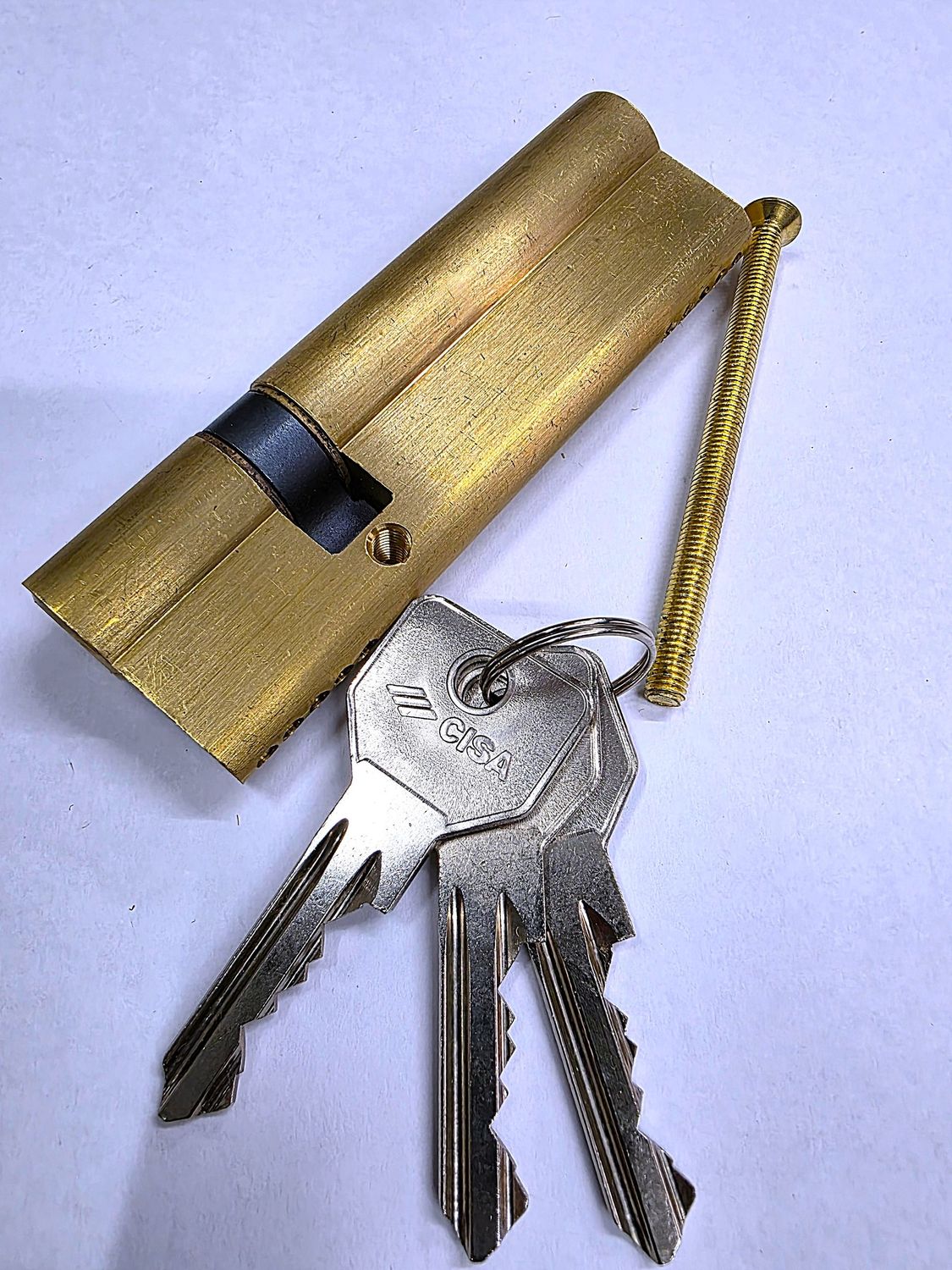 Cilindro CISA C2000 70x30 mm. Latonado. Llave Serreta. Leva Larga