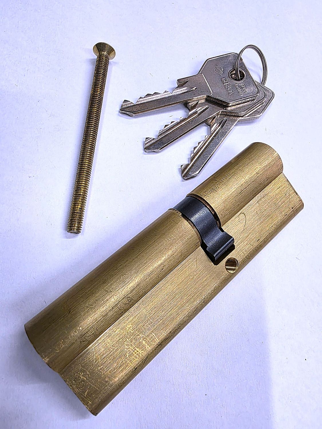 Cilindro CISA C2000 60x40 mm. Latonado. Llave Serreta. Leva Larga Cilindro CISA C2000 60x40 mm. Latonado. Llave Serreta. Leva Larga