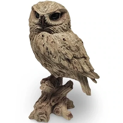 Spirit Animal Owl in Rotten Driftwood Look