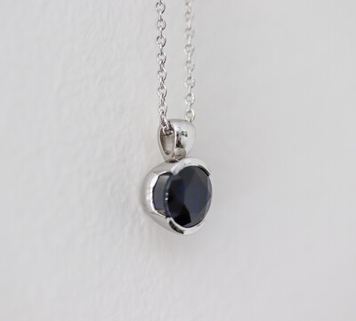Ora Round Bezel Pendant